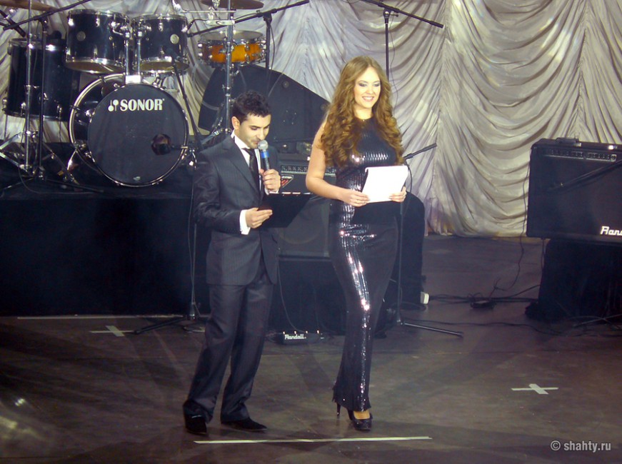 Ведущие конкурса «Мисс города Шахты 2012» Николай Фомин и Екатерина Герасимова