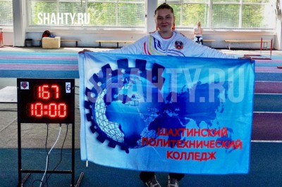 Студентка из г. Шахты подняла пудовую гирю 167 раз