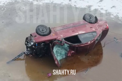 Hyundai Elantra упала в реку в Ростовской области: водитель погиб