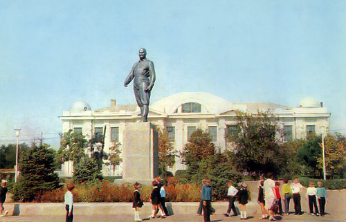 Памятник Артему (Ф.А.Сергееву) - г. Шахты