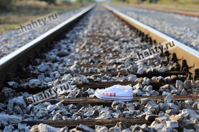 Погибла 31-летняя девушка под колесами поезда в Ростовской области