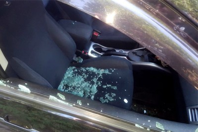 В г. Шахты разбили стекла в Mitsubishi Outlander и «Весте», украв кошельки