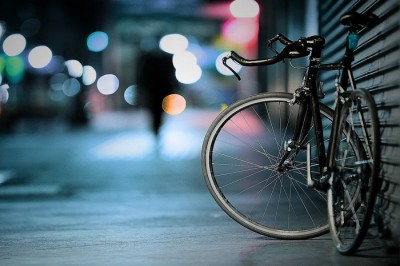 Иномарка сбила велосипедиста на дороге в Ростовской области