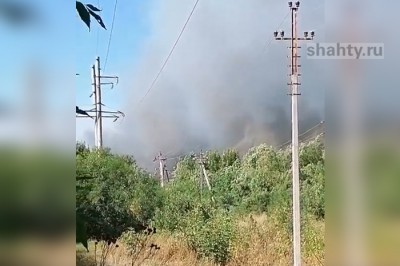 В г. Шахты произошел пожар рядом с электроподстанцией на Нежданной: видео