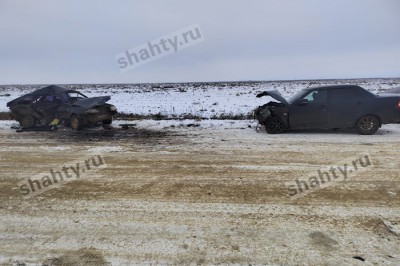 Погибла пассажирка на заснеженной трассе: ВАЗ столкнулся с «Приорой» в Ростовской области