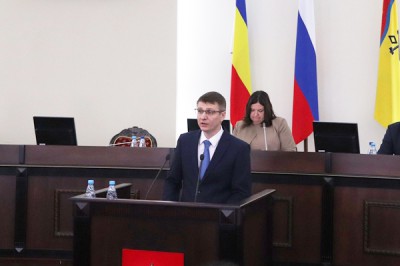 Жителей г. Шахты не пустили в зал послушать отчет сити-менеджера Андрея Ковалева