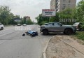 Автоледи сбила 23-летнего мотоциклиста у дворового проезда в Ростове-на-Дону