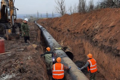В г. Шахты заменили 300 м водопровода около террикона шахты Красина