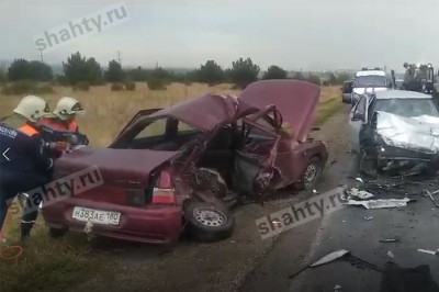 Пять человек погибли в ДТП под Таганрогом, еще трое пострадали: видео