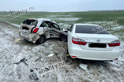 Погибла девочка, еще трое ранены: Toyota Camry протаранила авто в Ростовской области
