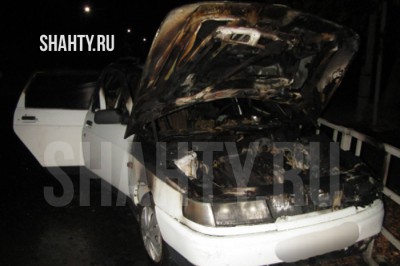 В Шахтах парни угнали ВАЗ: во время поездки автомобиль загорелся