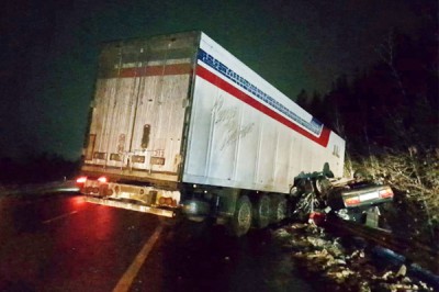 На трассе М-4 «Дон» столкнулись ВАЗ и фура: погибли женщина и мужчина