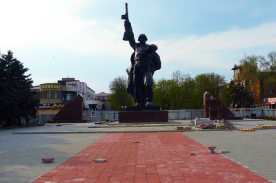 Площадь Солдата в г. Шахты — гранит с Украины, памятник изготовлен в Харькове