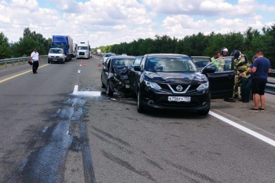 «Лада Калина» врезалась в Nissan Qashqai на трассы М-4 «Дон»: пострадало четверо