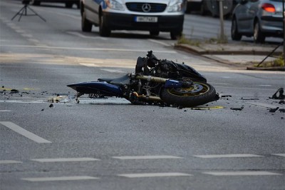 Разбился 35-летний мотоциклист на трассе под Азовом