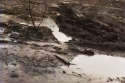 В г. Шахты бьет «гейзер» из под земли — у людей нет напора воды