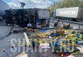 Перевернулся грузовик с фруктами на 1019-м км трассы М-4 в сторону г. Шахты
