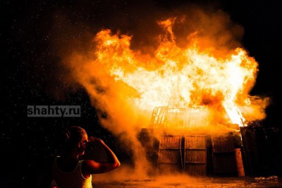 В Шахтах сгорел дом на улице Войкова в районе Чухновки
