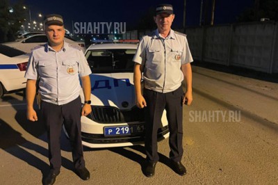 Инспекторы ДПС поменяли водителю колесо на Subaru Impreza в Ростовской области