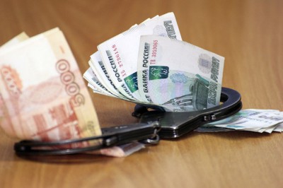 Пьяный водитель дал автоинспектору тридцать тысяч рублей