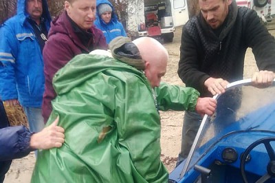 Рыбак упал в Дон в ледяную воду, решив с лодки помыть руки