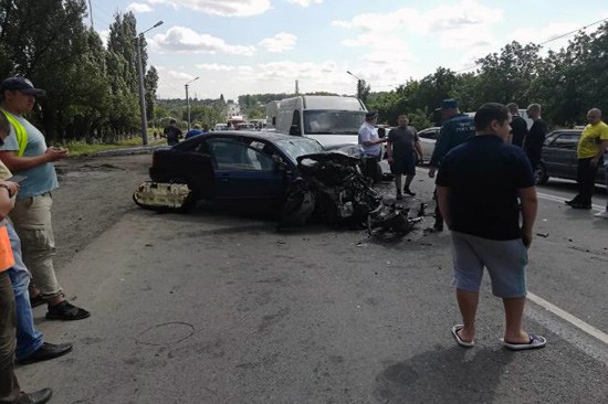 Под Шахтами Toyota протаранила Honda Civic и микроавтобус Renault — есть пострадавшие