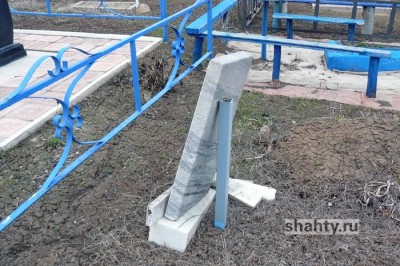 Воровали надгробия с кладбища и сдавали в пункт приема металла в Ростовской области