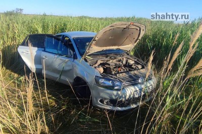 Мать уснула за рулем Volkswagen Polo на трассе в Ростовской области: погиб младенец