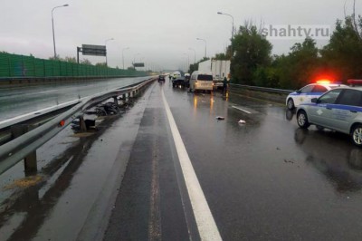 Пострадали двое детей и трое взрослых в ДТП на трассе М-4 в Ростовской области