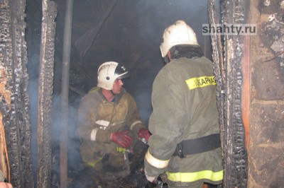Сгорела в городе Шахты постройка в переулке Рождественском