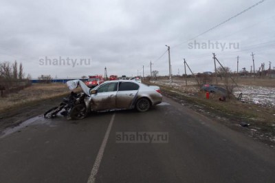 В лобовом ДТП погибли водитель и пассажир в Ростовской области