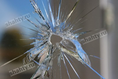 Житель г. Шахты разбил камнем окно и украл планшет и микроволновку