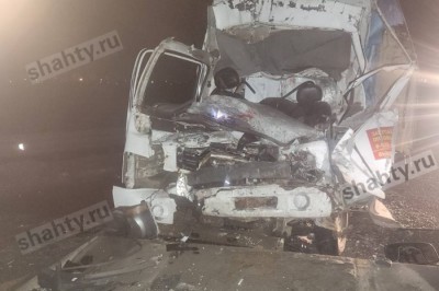 Погиб 28-летний водитель Kia под Шахтами, влетев в фуру