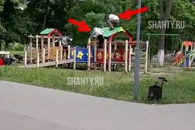 Зумеры и детская площадка в Шахтах в Александровском парке