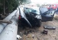 Погиб водитель легковушки, влетев в забор и трубы в Ростовской области
