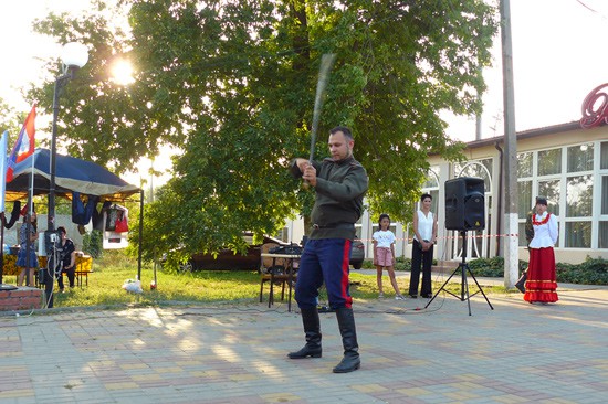 В г. Шахты казаки угощали горожан донской ухой [Фото]