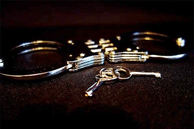 22-летняя девушка-рецидивистка попалась с расфасованными наркотиками