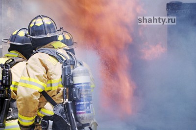 Пожарные в Шахтах рисковали жизнью ради павильонов на рынке ХБК — их поблагодарили