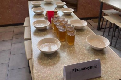 Скандал: в школьной столовой установили таблички «Малоимущие» и «СВО» в Азове