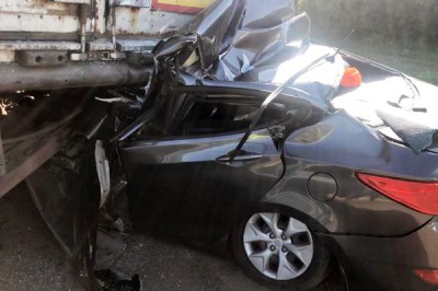 «Солярис» влетел под фуру под Шахтами на трассе М-4 «Дон» — 23-летний водитель погиб