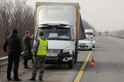Задавили водителя, который менял колесо на трассе М-4 в Ростовской области