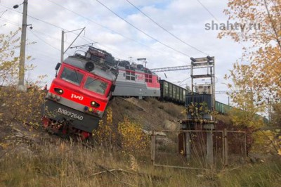 Грузовой поезд сошел с рельсов в районе Батайска