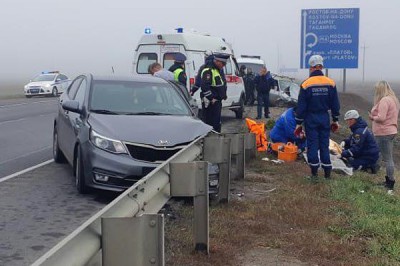 Столкнулись Kia Rio и ВАЗ на трассе под Ростовом — трое пострадали