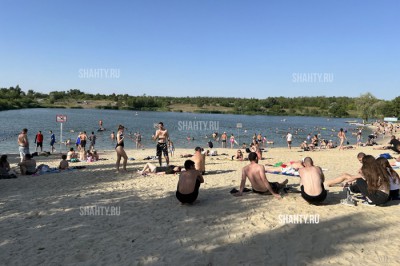 В Шахтах забит пляж на пруду 20 лет РККА, хотя купание запрещено