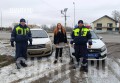 Инспекторы ДПС помогли автоледи на заснеженной трассе в Ростовской области