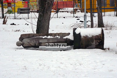 В Александровском парке г. Шахты не падали скульптуры — их перевезли на время ремонта