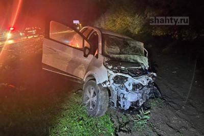 Столкнулись лоб в лоб Renault и грузовик Mercedes на трассе под Шахтами