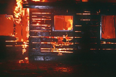 В г. Шахты сгорел барак на улице Константиновской
