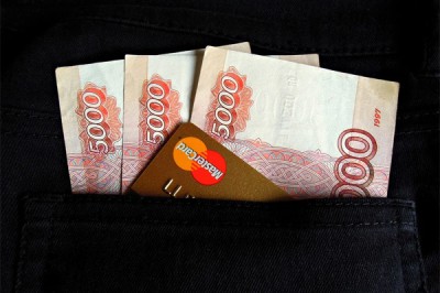 Лжесотрудник банка обманул жительницу Новошахтинска, сняв с карты 85 тысяч рублей