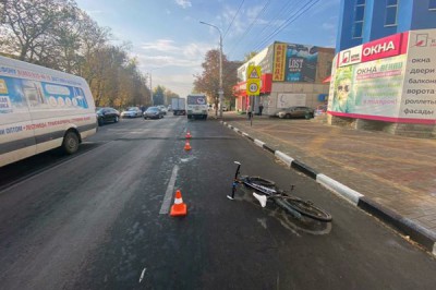 В Шахтах попал под колеса автобуса подросток на велосипеде